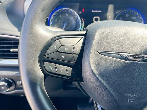 Used 2019 Chrysler Pacifica Touring-L Plus w/ S Appearance Package image 16