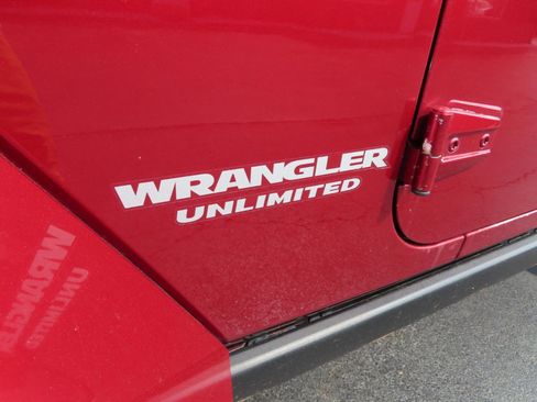 Used 2013 Jeep Wrangler Unlimited Rubicon w/ Dual Top Group AWD/4WD image 14
