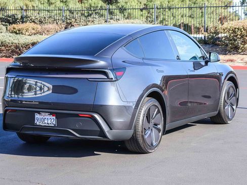 Used 2026 Tesla Model Y 2WD image 7