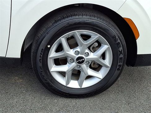 Used 2025 Kia Soul LX w/ LX Technology Package image 8