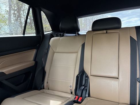 Used 2022 Volkswagen Atlas Cross Sport SEL image 11