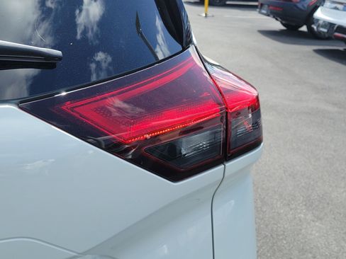 Used 2023 Nissan Rogue SL w/ SL Premium Package image 11