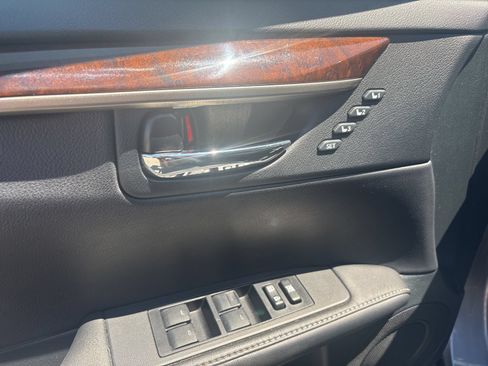 Used 2015 Lexus ES 350 w/ Premium Package FWD image 22