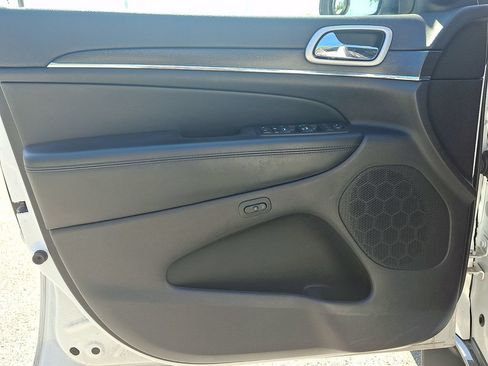 Used 2018 Jeep Grand Cherokee Limited AWD/4WD image 10