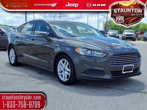 Used 2016 Ford Fusion SE FWD image 1