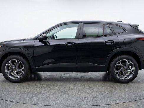 Used 2025 Chevrolet Trax LT w/ LT Convenience Package FWD image 5