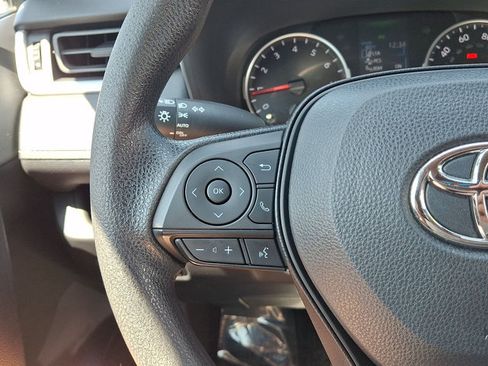 Used 2022 Toyota RAV4 XLE AWD/4WD image 18