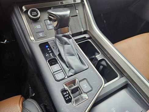 Used 2024 Lexus GX 550 w/ Accessory Package (31) AWD/4WD image 14