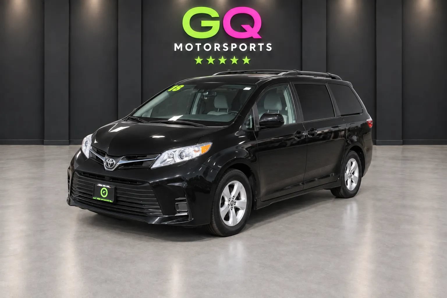 Used 2018 Toyota Sienna LE w/ Carpet Mat Package FWD image 3