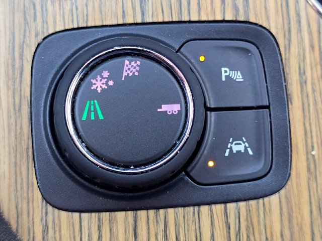 Used 2018 GMC Acadia Denali w/ Technology Package FWD image 32
