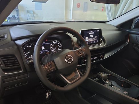 Used 2026 Nissan Rogue Dark Armor FWD image 3