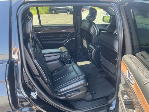 Used 2021 Jeep Grand Cherokee L Summit w/ Luxury Tech Group V image 16