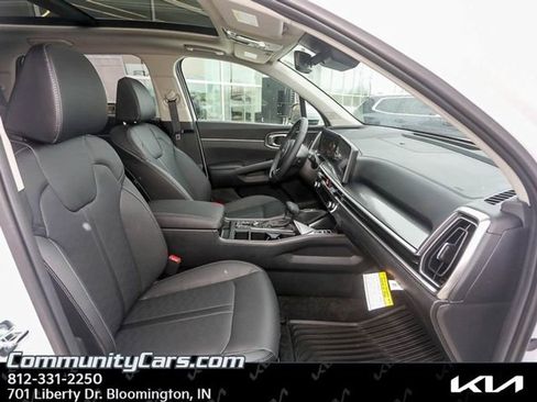 Certified 2025 Kia Sorento S w/ Panoramic Sunroof Package image 18
