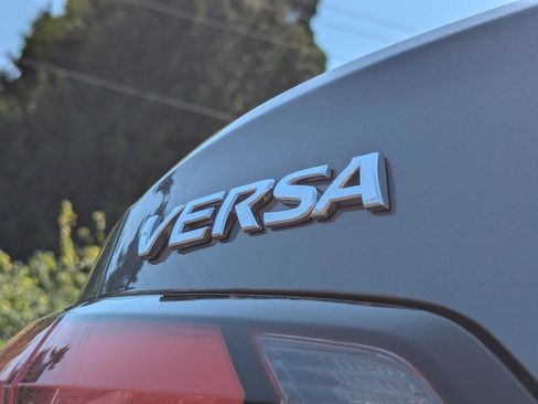 Used 2021 Nissan Versa SV FWD image 27