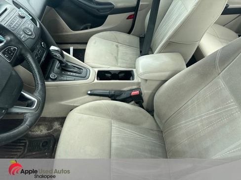 Used 2015 Ford Focus SE w/ SE Cold Weather Package FWD image 4