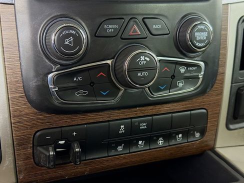 Used 2018 RAM 1500 Laramie w/ Convenience Group AWD/4WD image 17