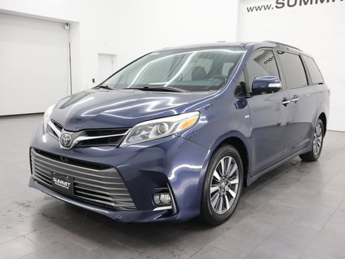 Used 2018 Toyota Sienna Limited Premium AWD/4WD image 7