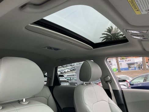 Used 2019 Kia Niro EX Premium w/ Sunroof Package image 60