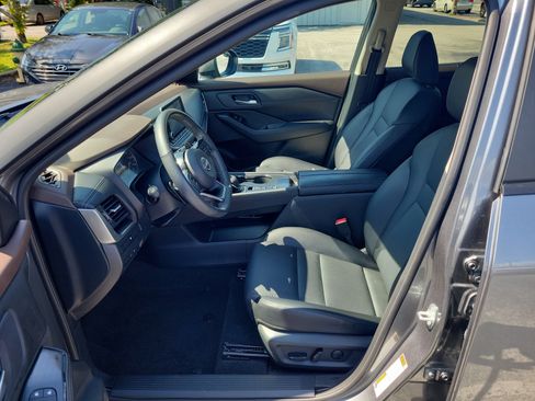 Certified 2023 Nissan Rogue SV w/ SV Premium B Package FWD image 13