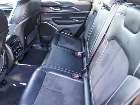 Used 2022 Jeep Grand Cherokee Altitude image 16