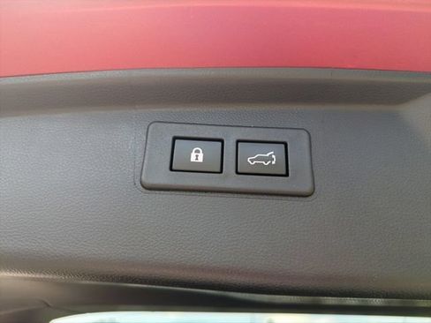 Used 2024 Subaru Outback Premium AWD/4WD image 11