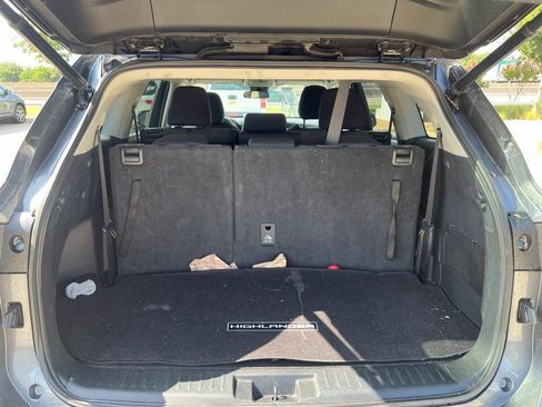 Used 2023 Toyota Highlander LE FWD image 13