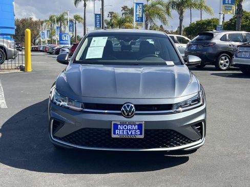 Used 2025 Volkswagen Jetta SE FWD image 4