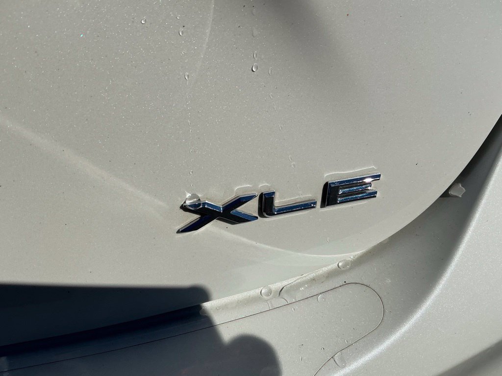 Used 2013 Toyota Avalon XLE Premium FWD image 11
