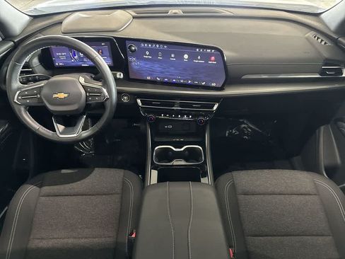 Used 2025 Chevrolet Traverse LT FWD image 23
