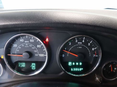 Used 2016 Jeep Wrangler Unlimited Rubicon w/ Connectivity Group image 10