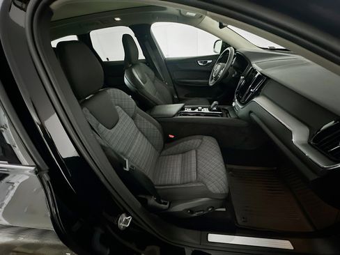 Used 2024 Volvo XC60 B5 Core image 30