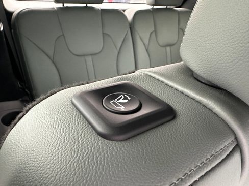Used 2025 Kia Sorento SX Prestige w/ Sage Leather Package image 28