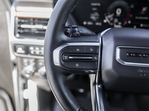 Used 2025 GMC Yukon XL Denali image 14