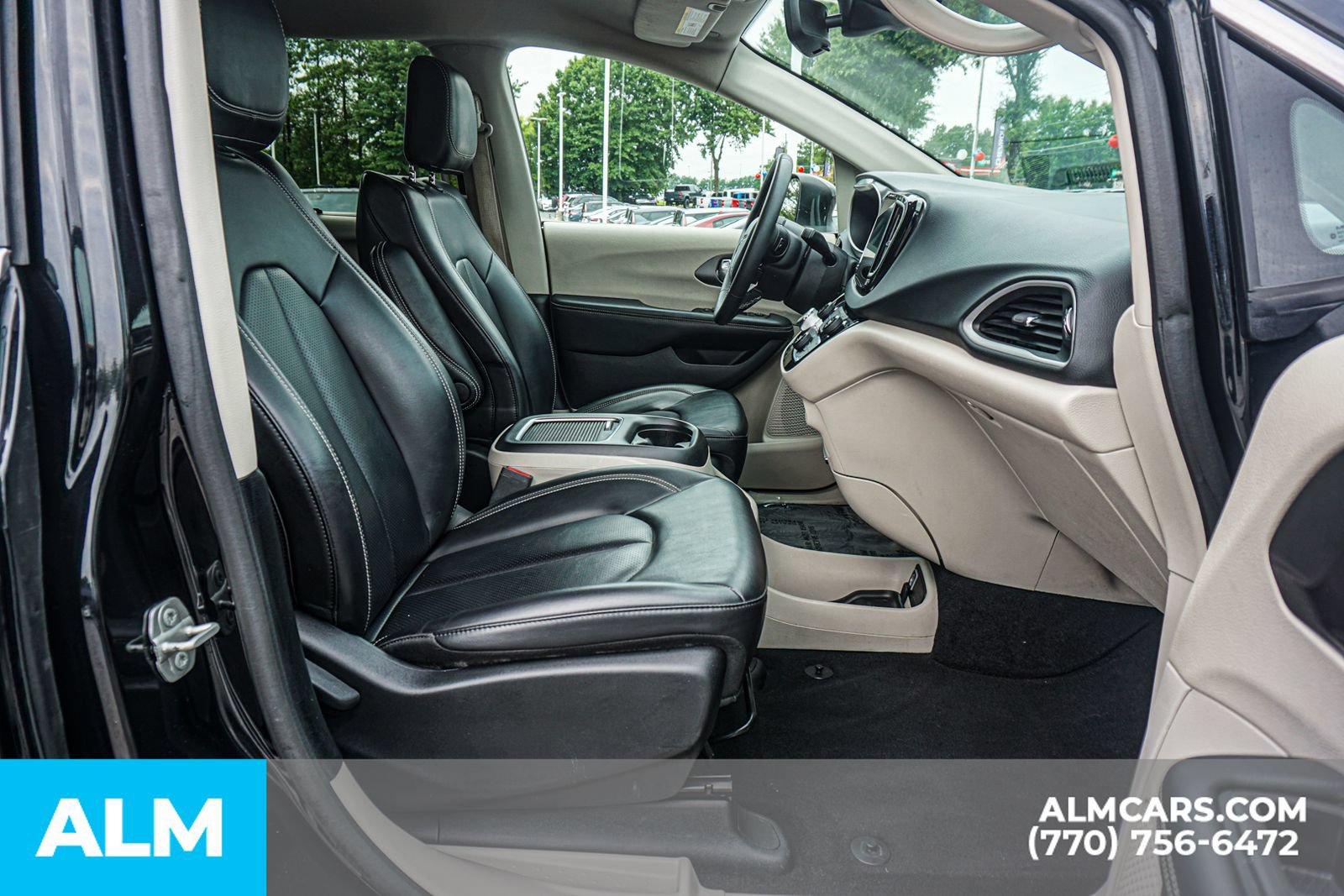 Used 2023 Chrysler Pacifica Touring-L FWD image 22