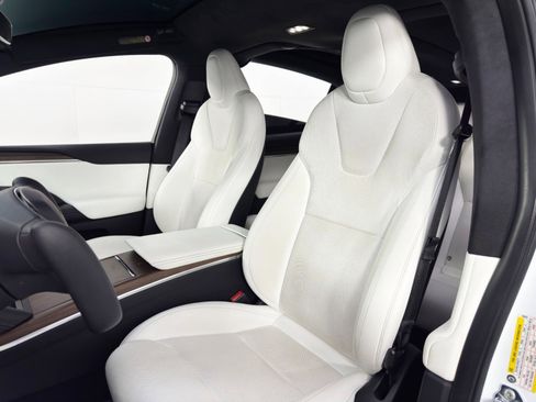 Used 2022 Tesla Model X image 42