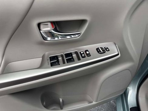 Used 2017 Toyota Prius V Four FWD image 19