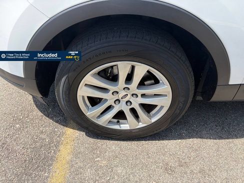 Used 2018 Ford Explorer XLT w/ Equipment Group 201A AWD/4WD image 13