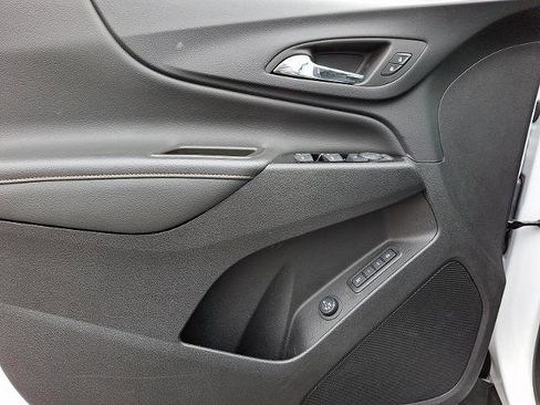 Used 2023 Chevrolet Equinox Premier image 13