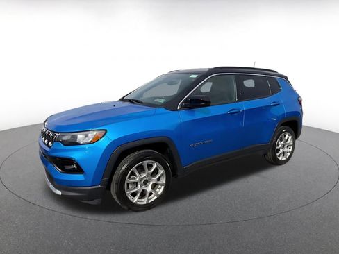 Used 2025 Jeep Compass Limited AWD/4WD image 7