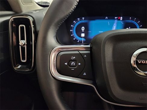 Used 2025 Volvo XC40 B5 Core image 27