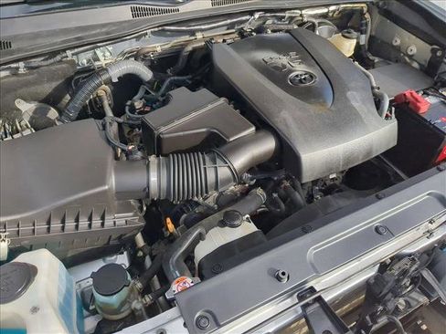 Used 2017 Toyota Tacoma SR5 image 26