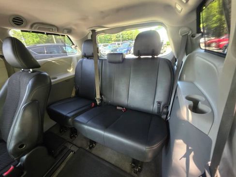 Used 2013 Toyota Sienna SE FWD image 20