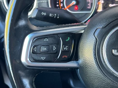 Used 2018 Jeep Wrangler Unlimited Sahara AWD/4WD image 27