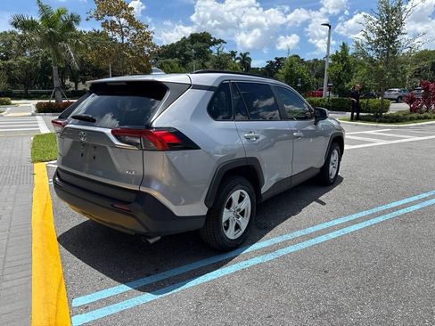Used 2021 Toyota RAV4 XLE FWD image 5