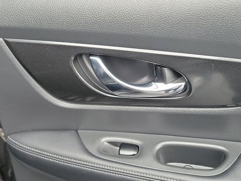 Used 2018 Nissan Rogue SV w/ Premium Package image 29