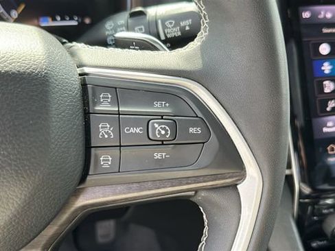 Used 2023 Jeep Grand Cherokee L Limited AWD/4WD image 14