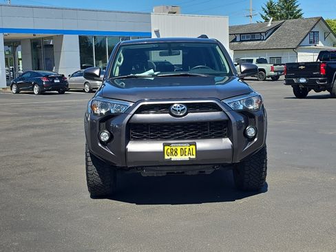 Certified 2019 Toyota 4Runner SR5 AWD/4WD image 3