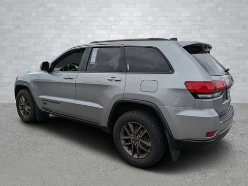 Used 2016 Jeep Grand Cherokee Laredo 75th Anniversary image 7