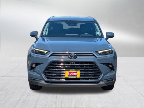 Used 2024 Toyota Grand Highlander AWD image 2