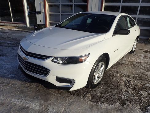 Used 2017 Chevrolet Malibu LS image 2